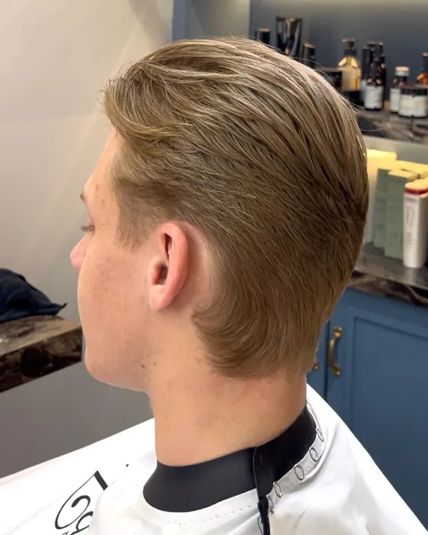 Long swept-back cut, natural finish